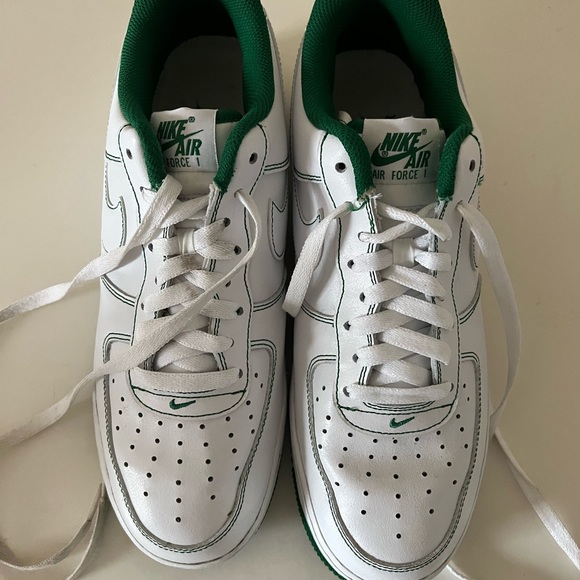 Nike Air Force 1 size 9.5M, white with green stitching - Picture 12 of 13